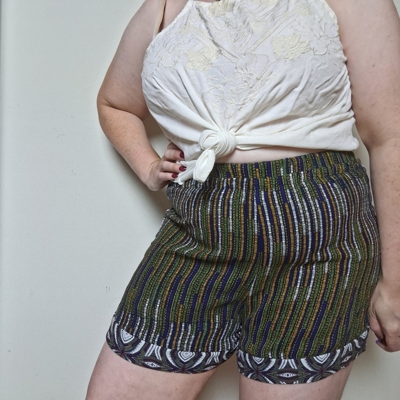 H&M Flowy Pull On Elastic Waist Boho Printed Shorts Size 12 - Picture 1 of 8